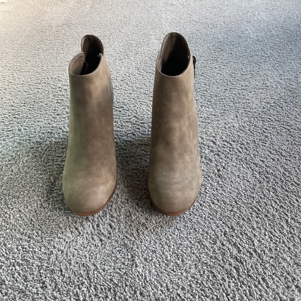 Never worn brown/tan booties - Picture 3 of 4